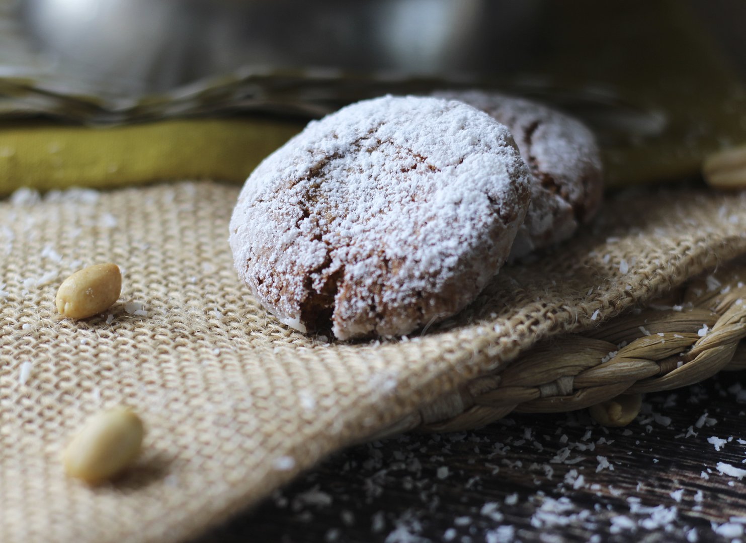 Ghriba-kekse mit mandeln und kokosnuss, ein marokkanischer backklassiker