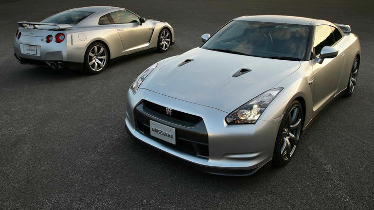 Godzilla outlived them all - the R35 Nissan GT-R outlived the Huracán ...