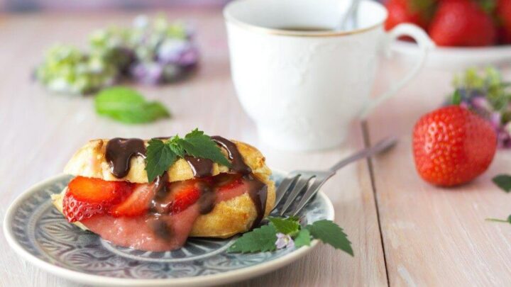 Erdbeer Streuselkuchen mit Vanillepudding