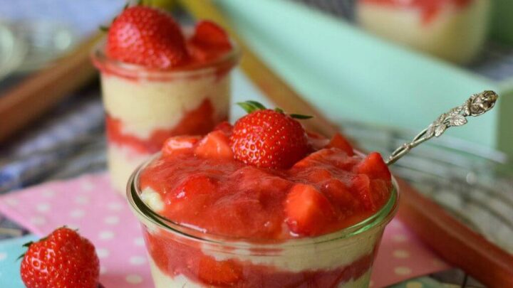 Erdbeer Streuselkuchen mit Vanillepudding