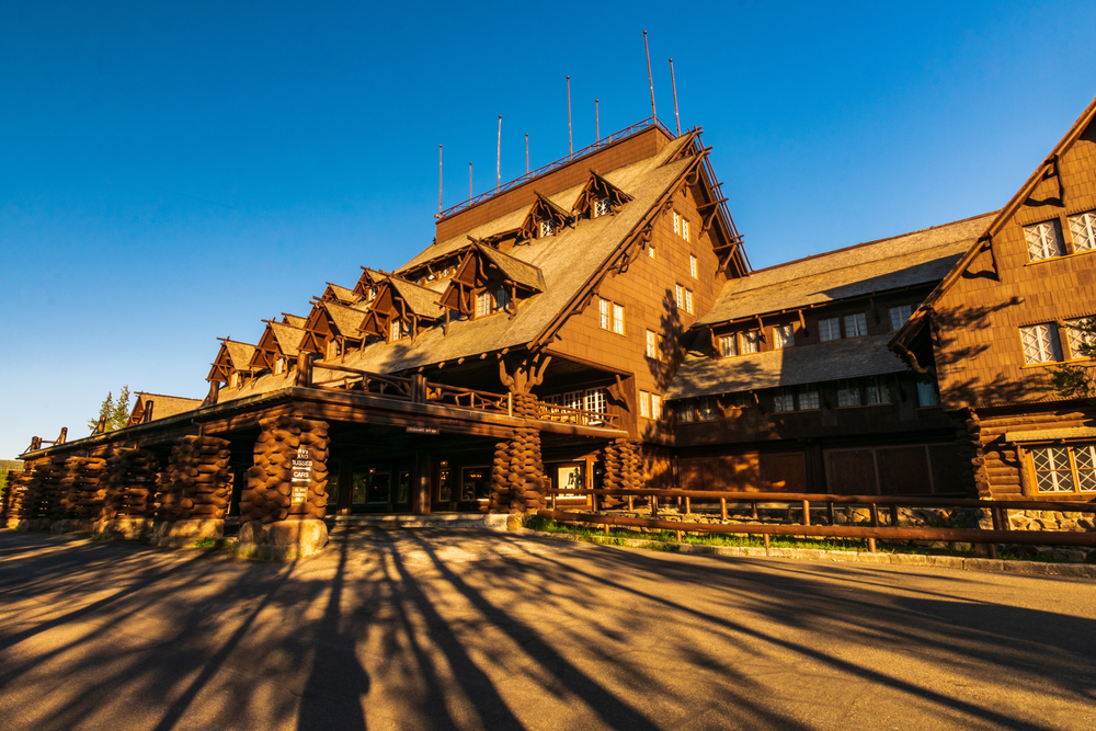 The World’s Largest Log Building Rose from Yellowstone’s Wilderness in ...