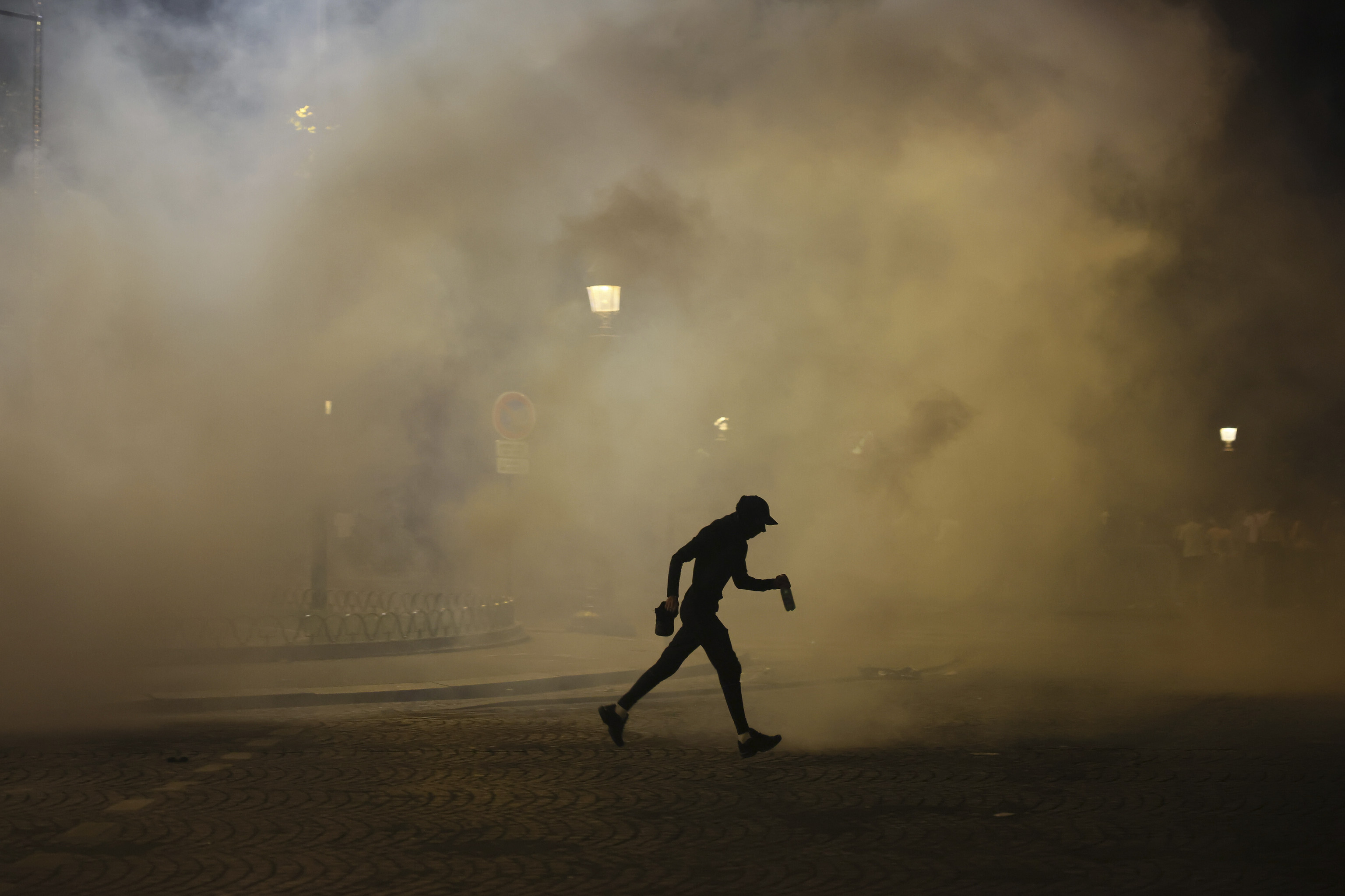 Two dead and over 550 detained in the riots in France following PSG's ...
