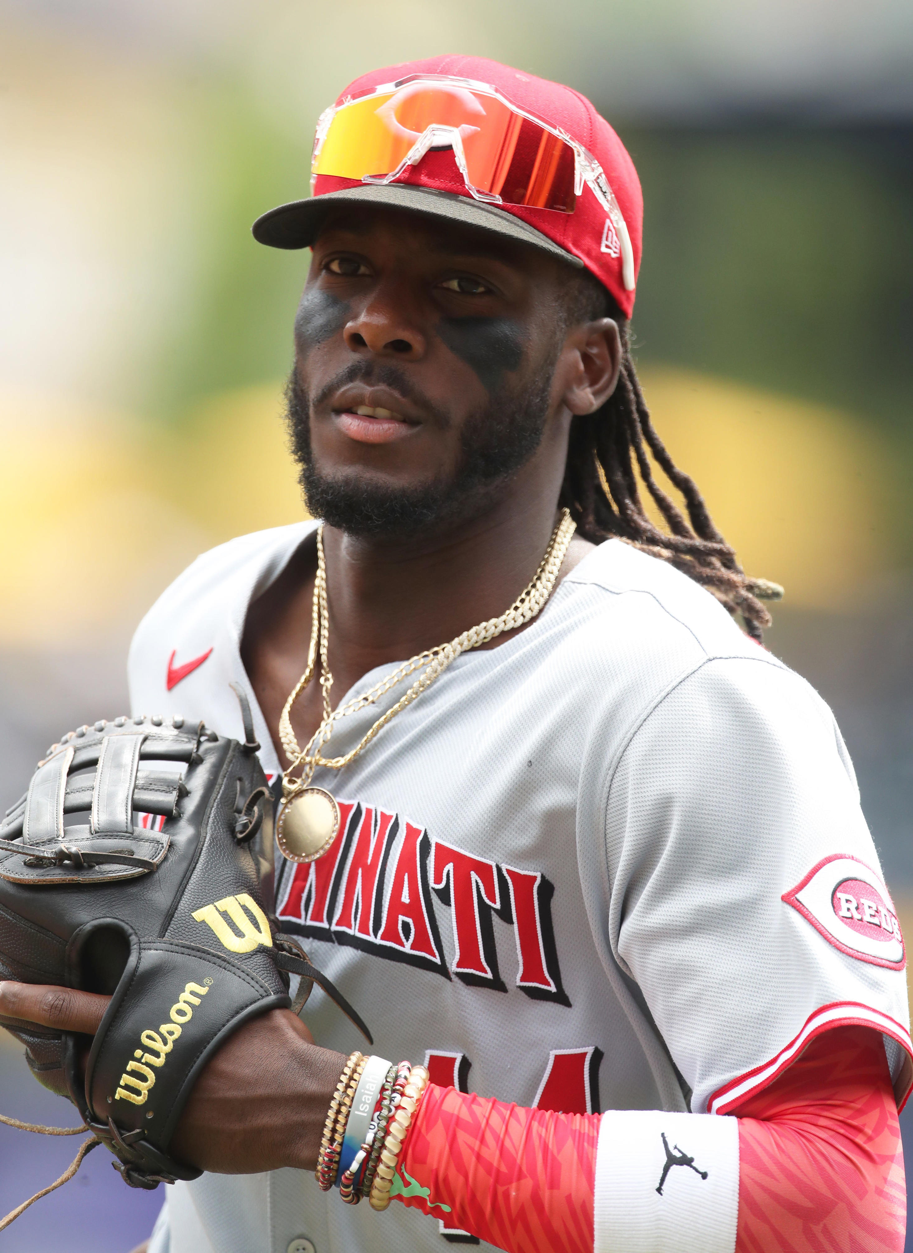 Cincinnati Reds' Elly De La Cruz insists on playing after sister's