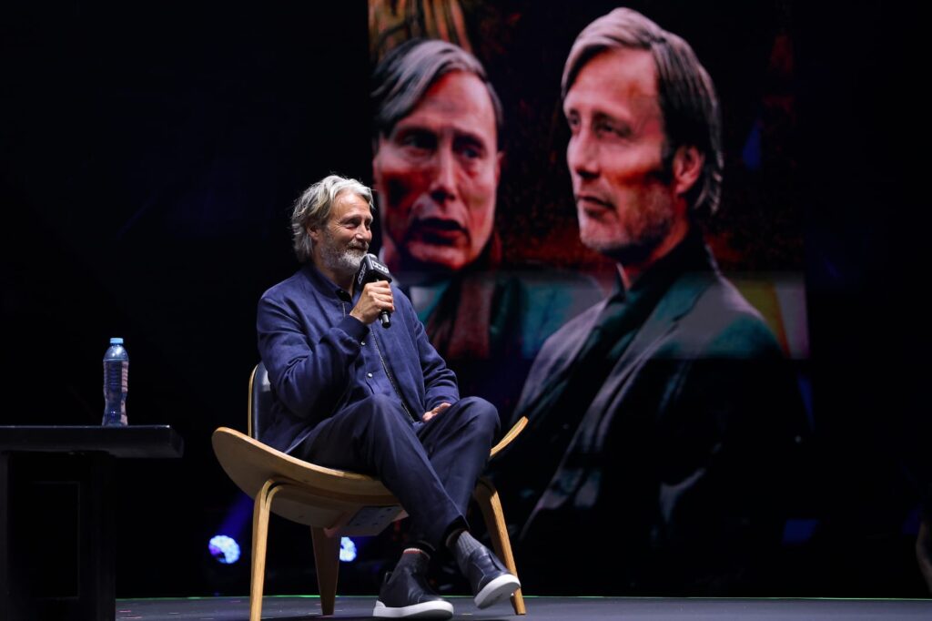 Mads Mikkelsen en el CCXP México 2025. Foto: Alejandra Suárez.