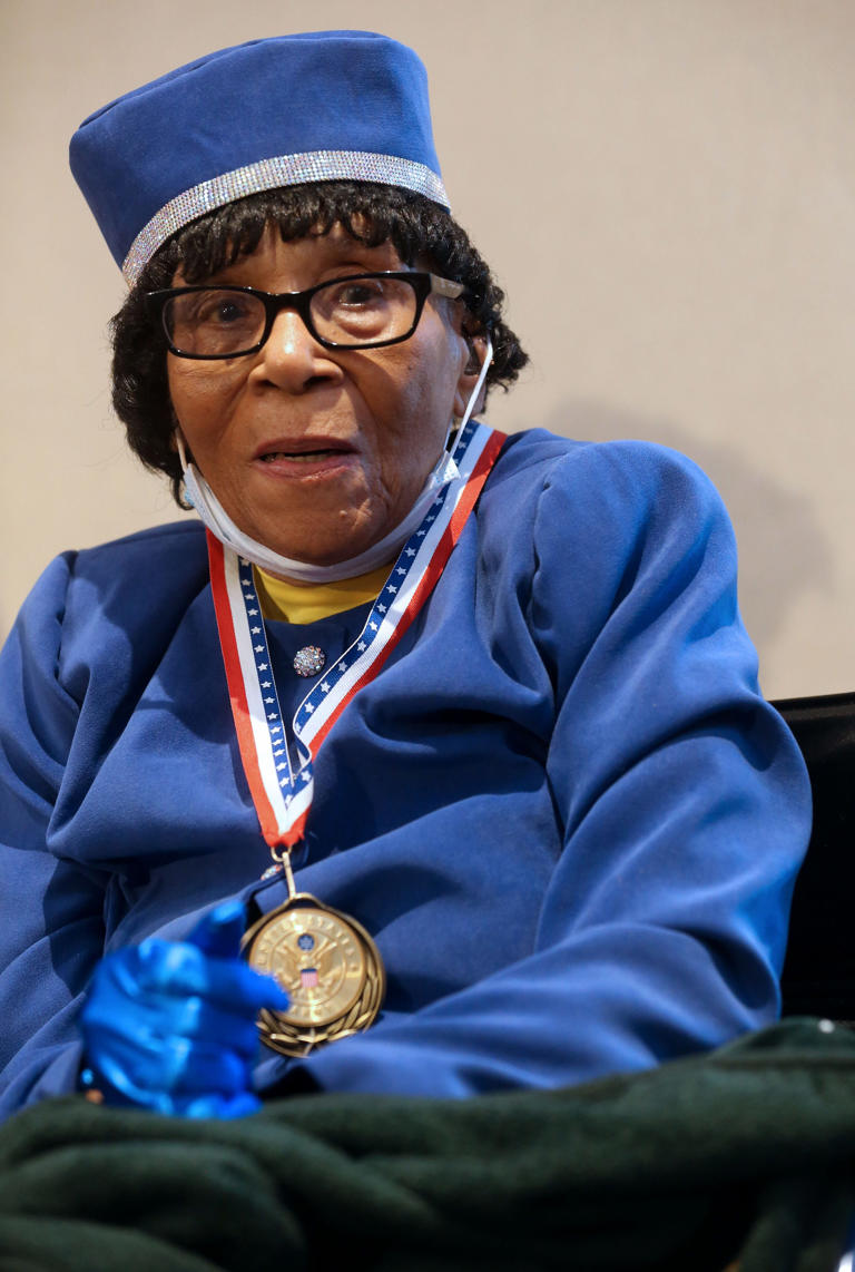 Milwaukee's Anna Mae Robertson, one of last surviving members of World ...