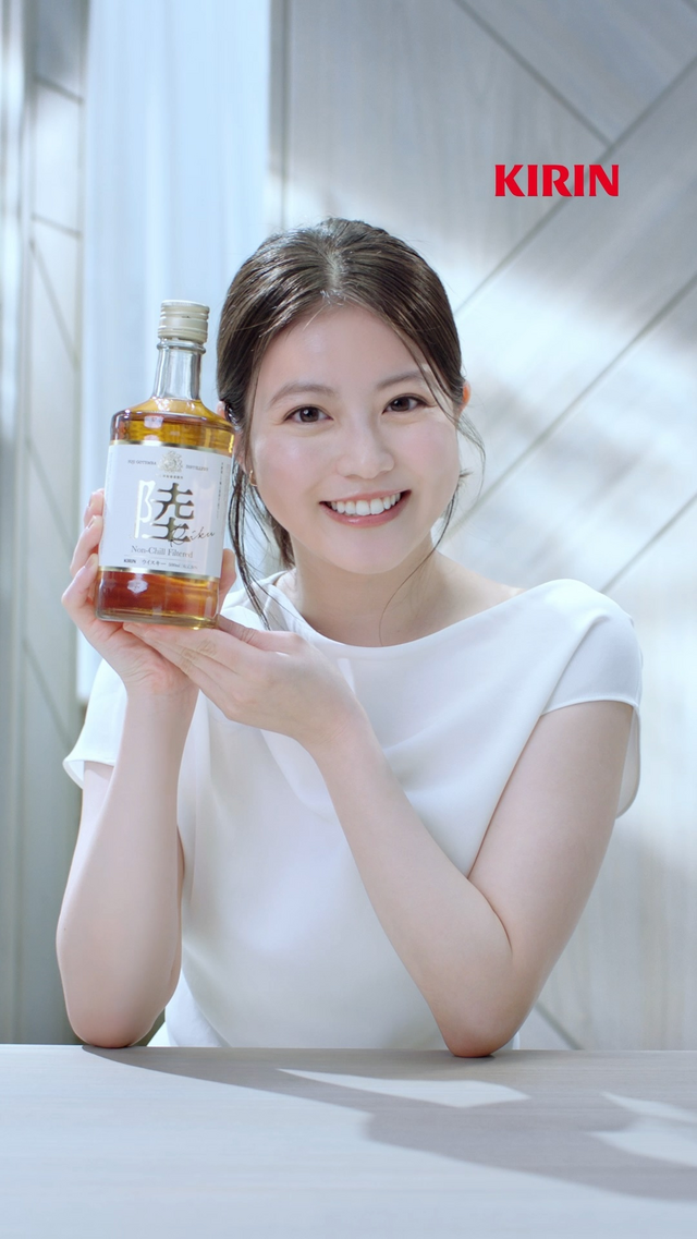 今田美桜が出演する「キリンウイスキー 陸」CMが公開！ 父の日にちなんだ