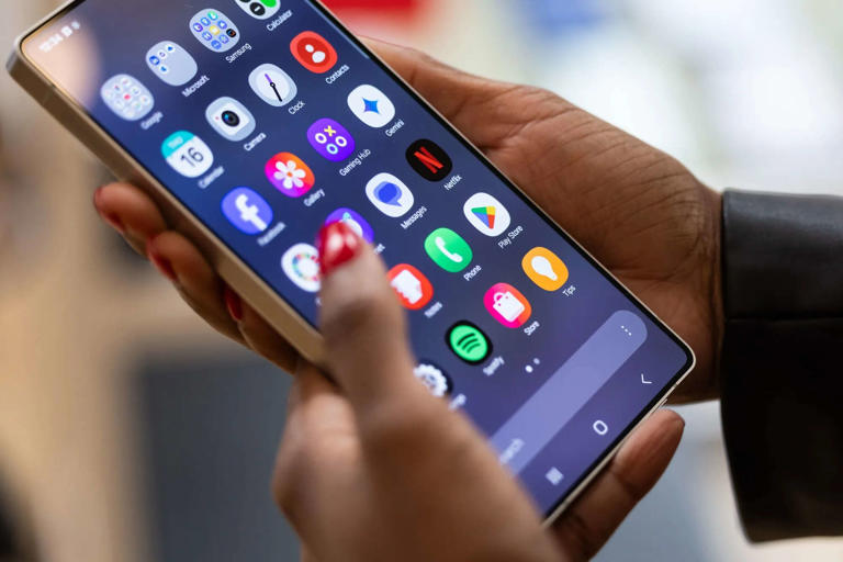 Samsung nears wide-ranging deal with Perplexity for AI features
