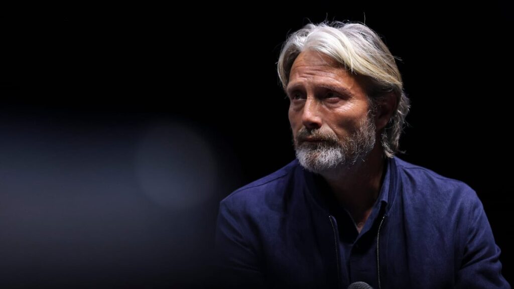 Mads Mikkelsen en el CCXP México 2025.