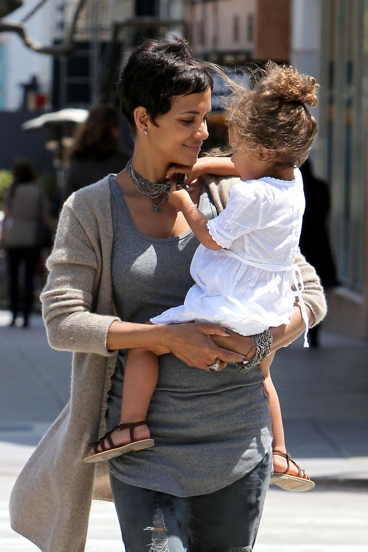 Halle Berry Became a Mom at 41 and 47, Deciding It Was Too Late, And Found, image size:728x1092