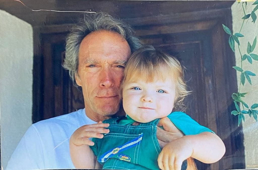 Cint Eastwood, feliz por partida doble: celebra sus 95 años y se prepara para la llegada de un nuevo nieto
