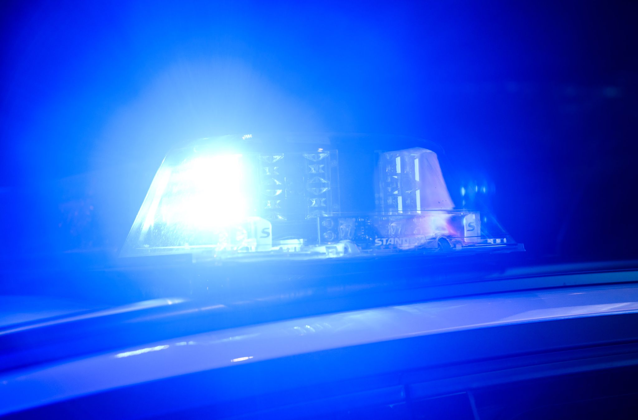 Betrunkene baut Unfall mit Kleinkind im Auto
