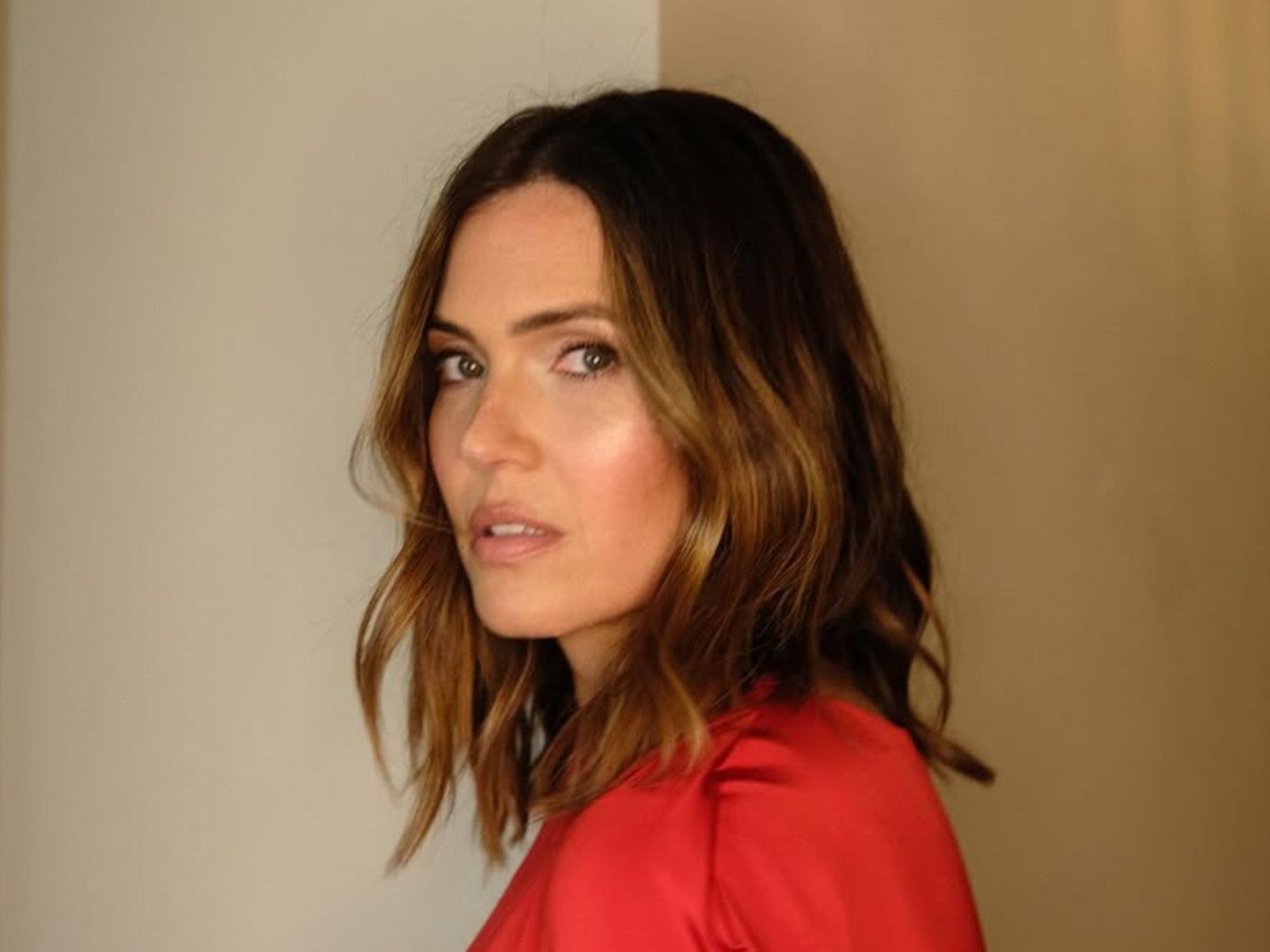 Mandy Moore's Moody Lipstick Is the Most Unexpected Summer Inspo