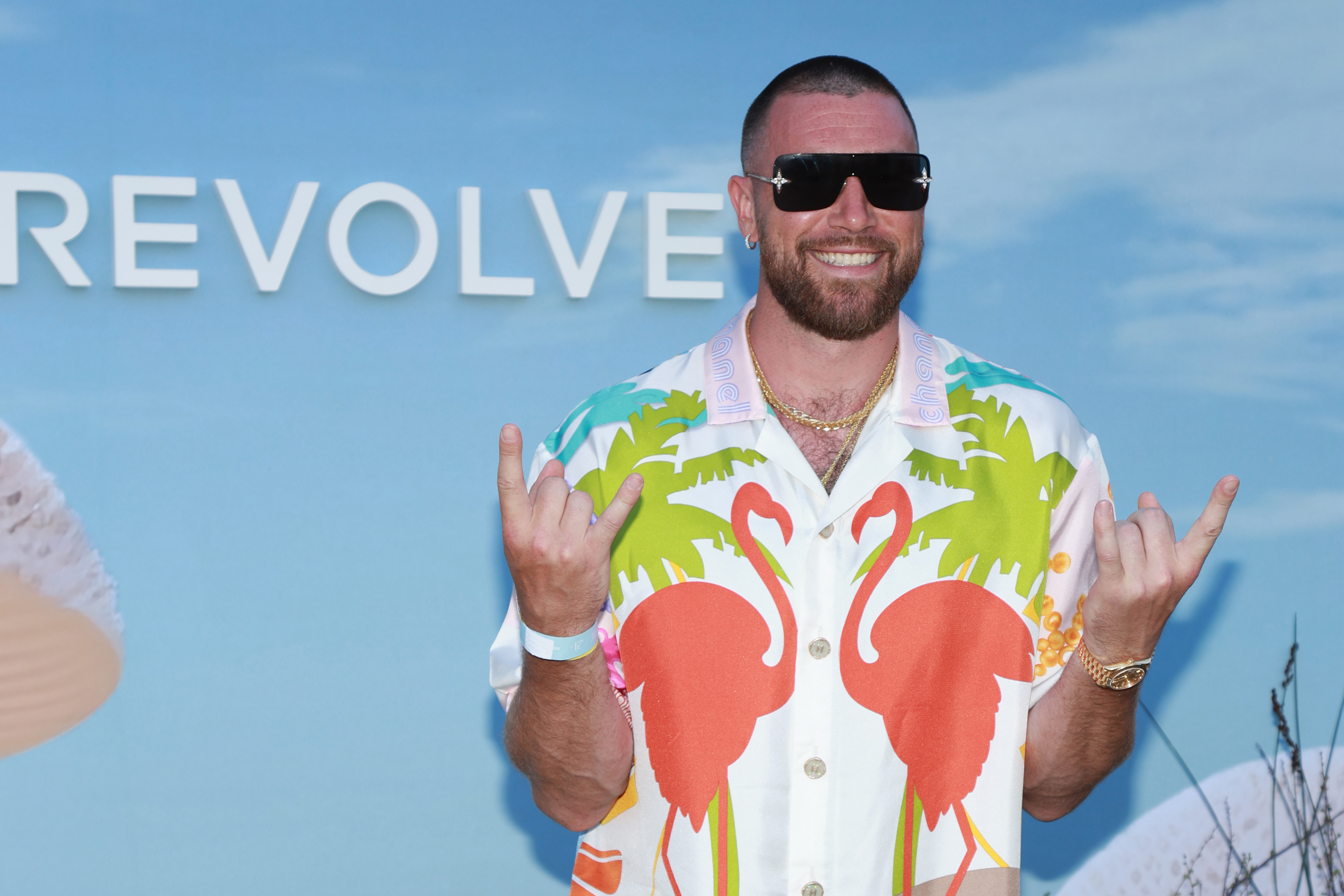 Jason Kelce borrows ostentatious shirt from Travis’ closet ‘True siblings’(00)