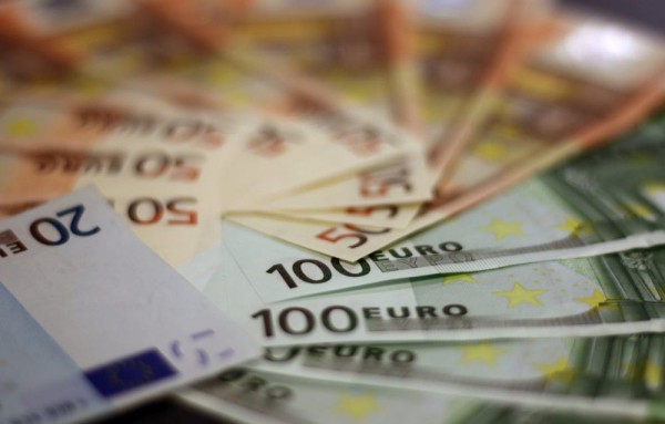 Top 10 Mata Uang di Dunia yang Menghancurkan Nilai Dolar AS