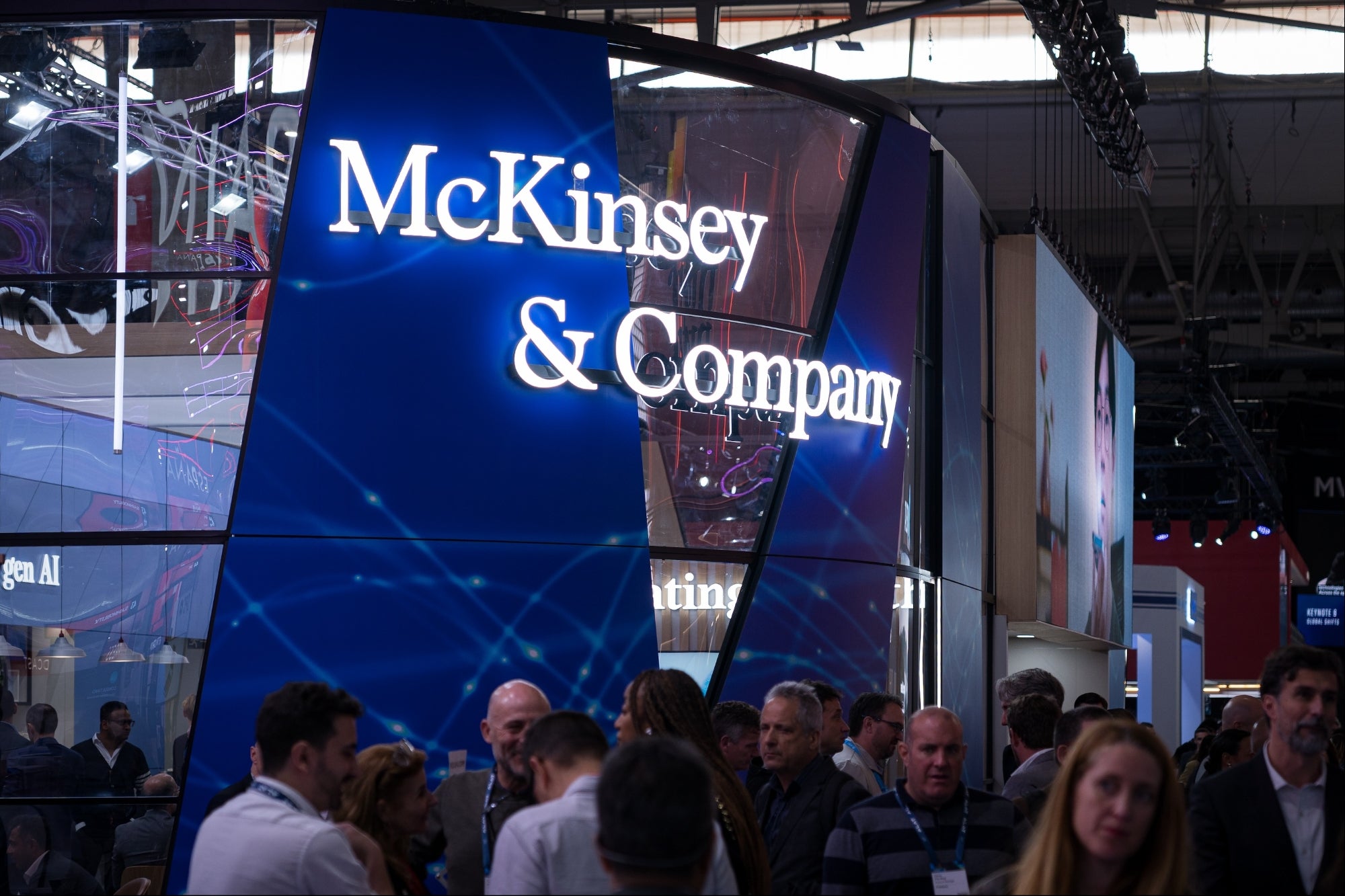 McKinsey Is Using AI to Create PowerPoints and Take Over Junior