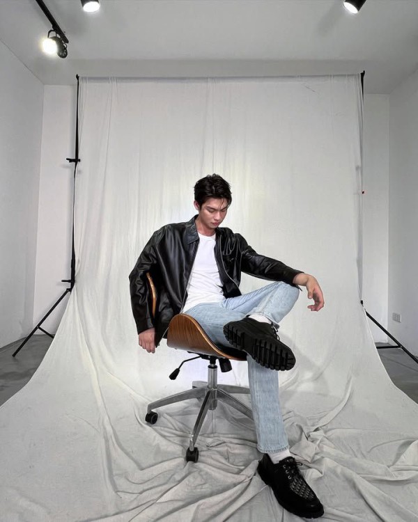 7 Inspirasi Gaya Pakai Jaket Kulit Ala Bright Vachirawit: Kecangenan dengan Kemewahan!