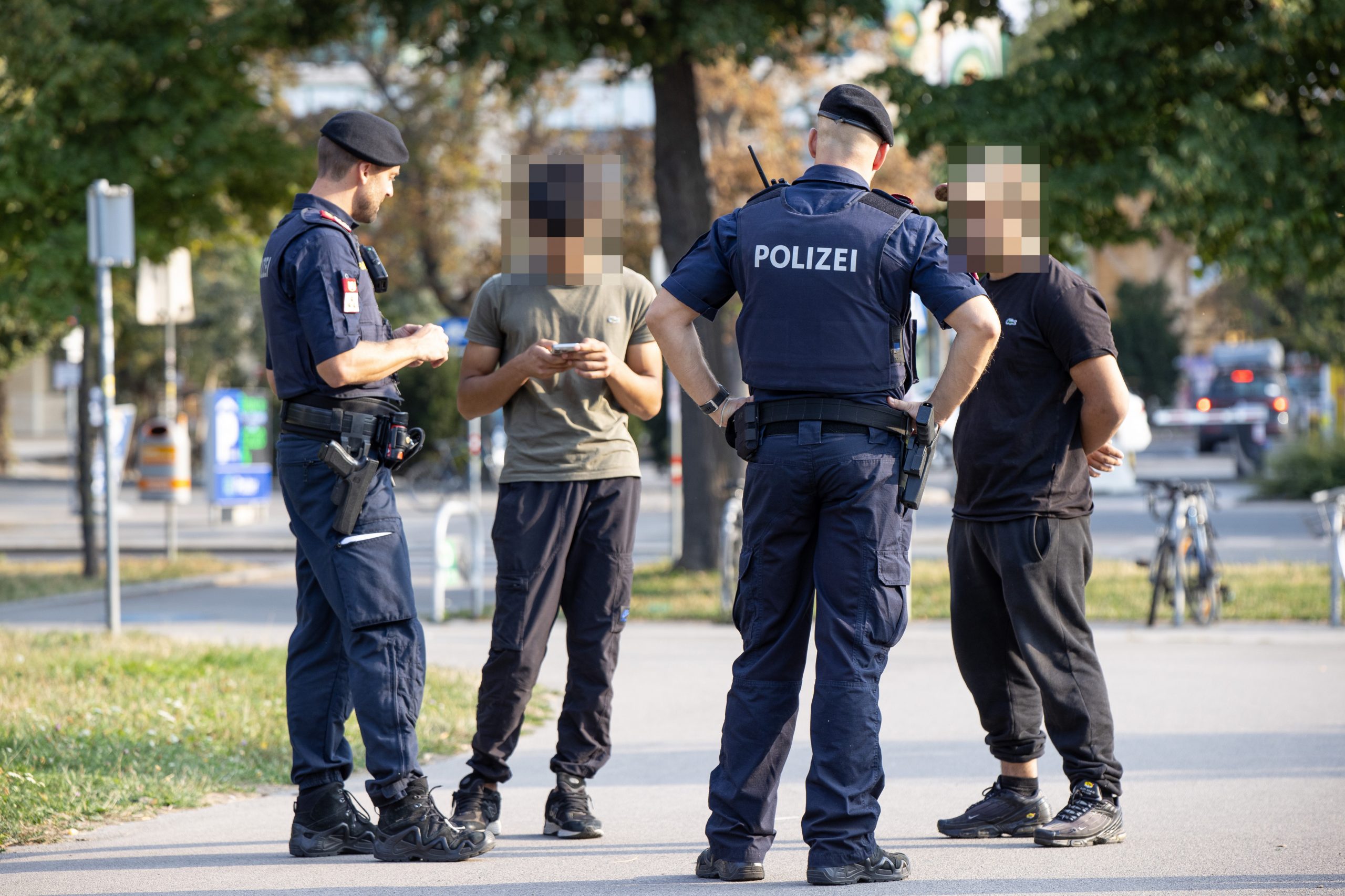 Drogen, Gewalt, Terror: Aktion scharf der Polizei am Wiener Westbahnhof