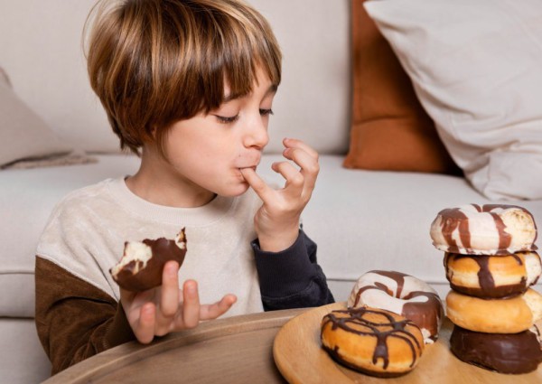 5 Pola Makan yang Bisa Picu Obesitas pada Anak Sejak Dini — Hindarilah!