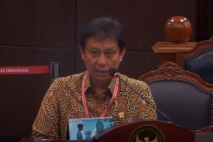 Menteri Kesehatan Budi Gunadi saat membacakan keterangan pemerintah terkait gugatan UU Kesehatan oleh Pengurus Besar Ikatan Dokter Indonesia di Mahkamah Konstitusi, Jakarta, Selasa (3/6/2025).