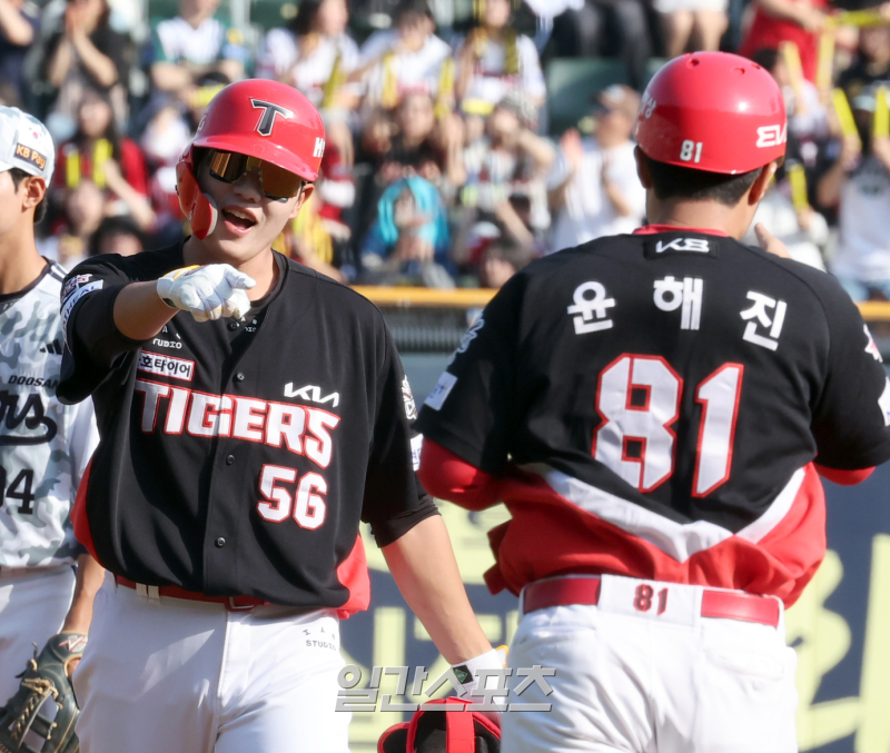 오선우 선취타점 2루타 사진