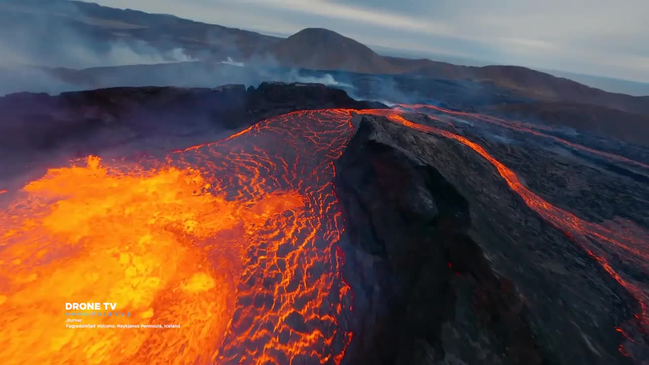 Filmreife feurige Ströme und kochendes Magma: Aufregende Flüge über ...