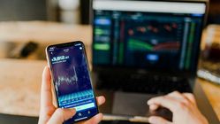 Saham BBCA Melemah ke Rp7.700 pada 30 September 2025, Investor Pantau Perbankan Bluechip