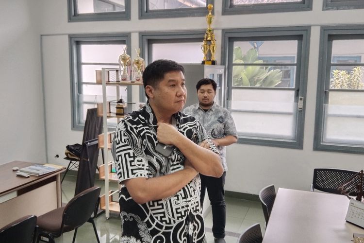 Menteri Perumahan dan Kawasan Permukiman Indonesia, Maruarar Sirait atau yang akrab disapa Ara, mengunjungi Kantor Balai Pelaksana Penyediaan Perumahan Jawa II di Jalan Lengkong Besar, Kota Bandung, Jawa Barat, Selasa (3/6/2025).