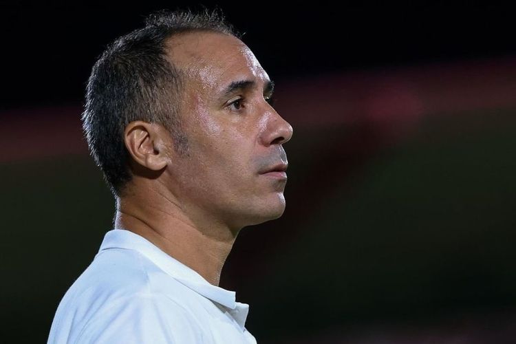 Pelatih Baru Persebaya: Benjamin Mora vs Pep Munoz, Siapa Lebih Unggul?