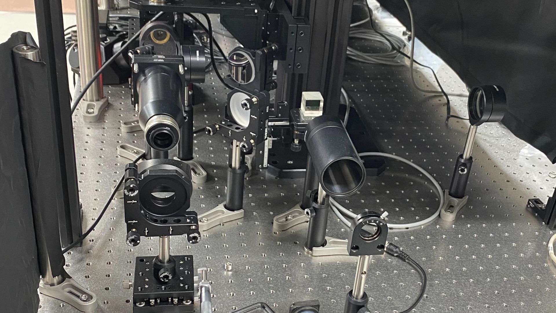 Tiny 1-pixel camera films holographic 3D movies beyond visible light ...