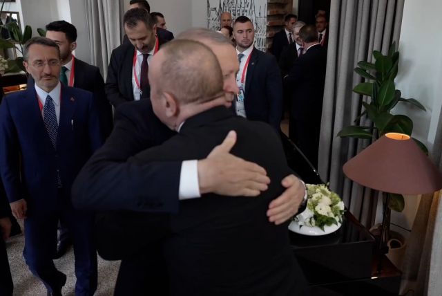 Zirveye damga vuran an! Erdoğan, karşısında görünce dayanamadı: Gel bir sarılayım sana