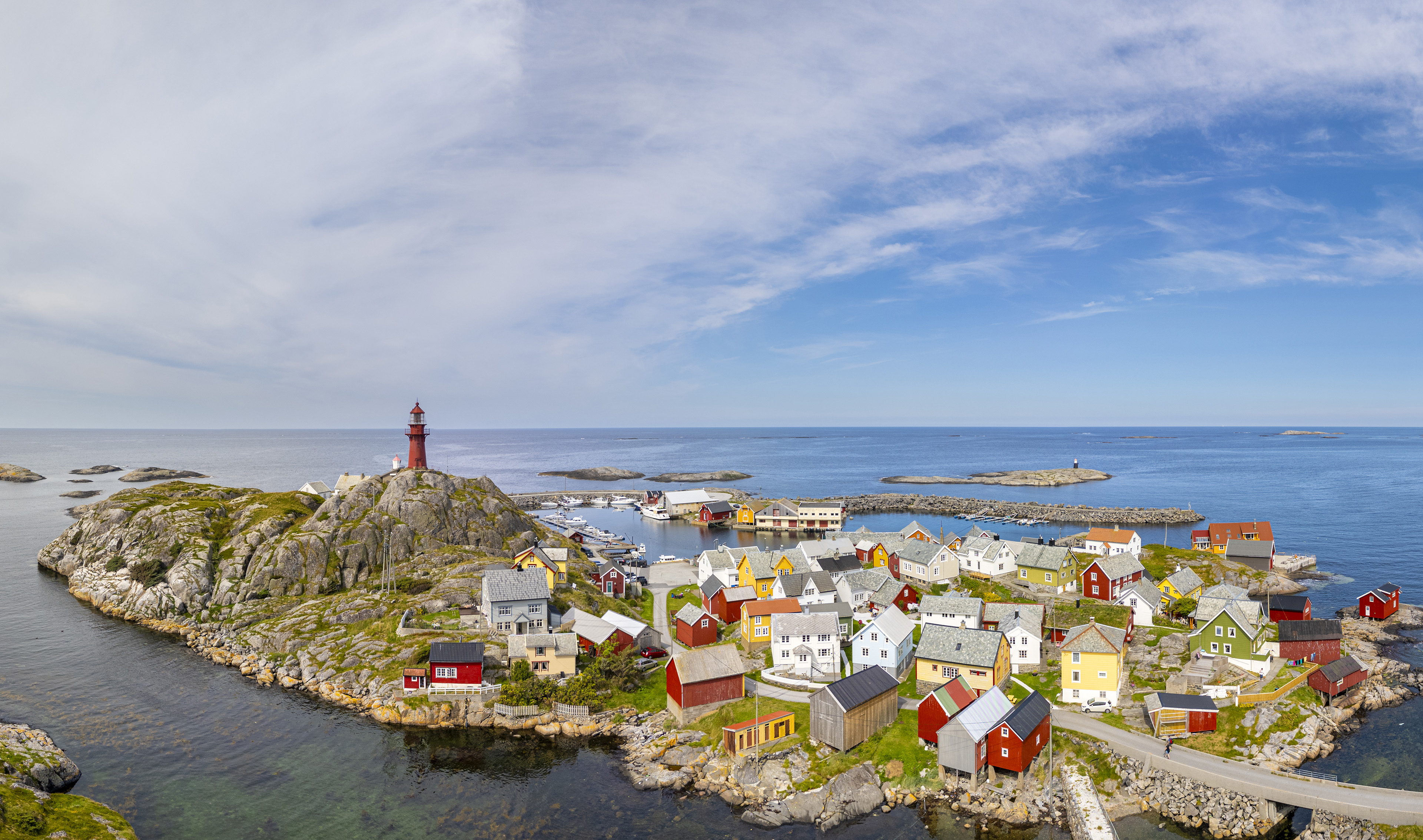 Spectacular photos of lighthouses from around the world