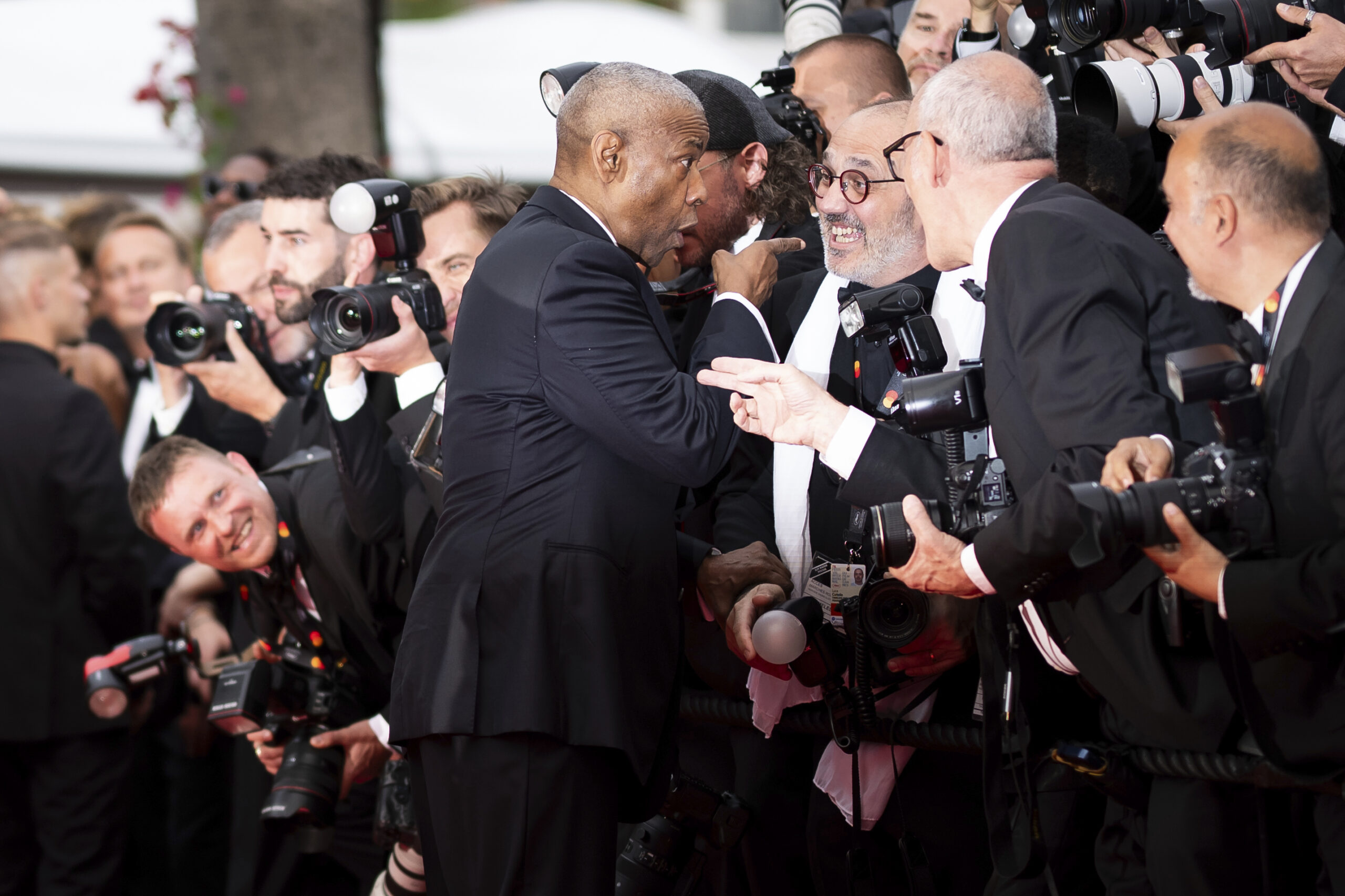 Watch Denzel Washington Yells At Photographer After Being Grabbed On