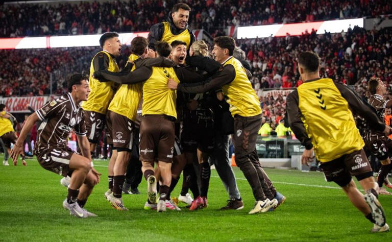 El festejo de Platense en el Monumental. (Foto: Prensa Platense).