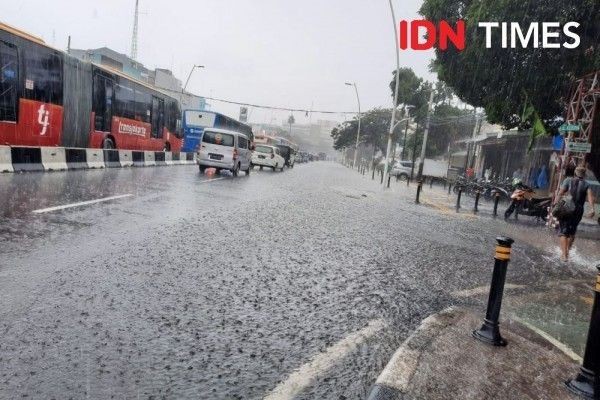 Mengapa Bulan Mei Digerus Hujan di Tengah Musim Kemarau?