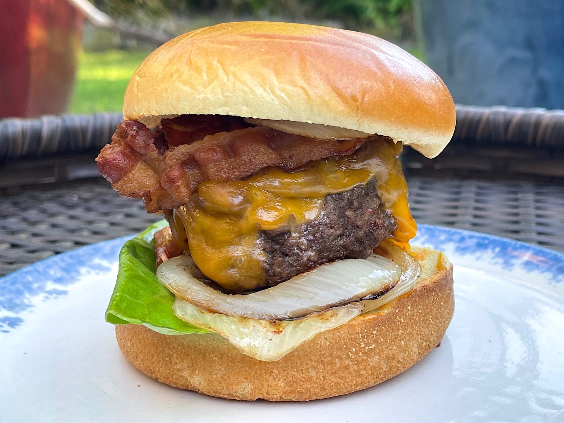 I made Gordon Ramsay's 'perfect' 10-minute burger, and it tasted ...