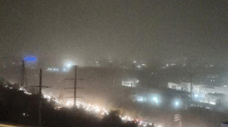 Delhi hit by intense 'never seen' dust storm, heavy rain after temperatures  soared to 'feels like' 50 °C | VIDEO