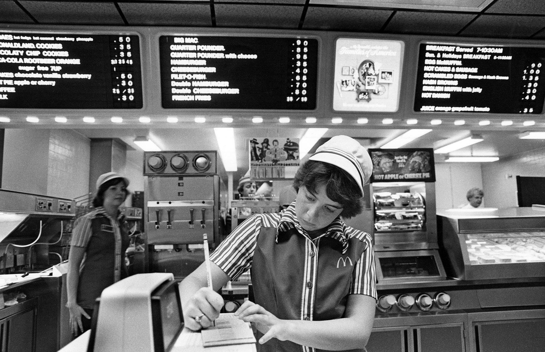20 retro photos that show fast food menus through the years