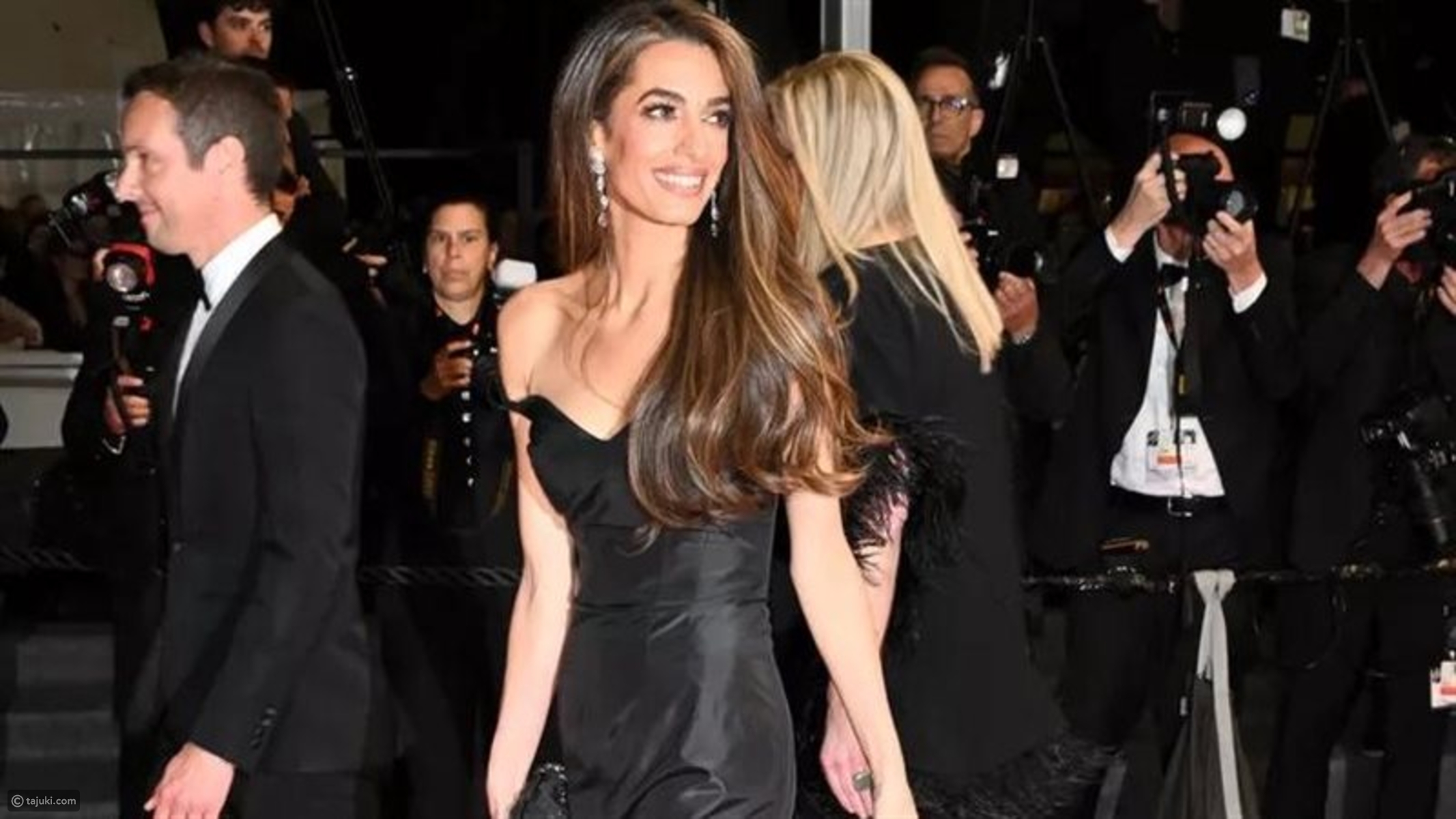 أمل كلوني بطلّة جمالية أنيقة مناسبة للمرأة الأربعينية في كان