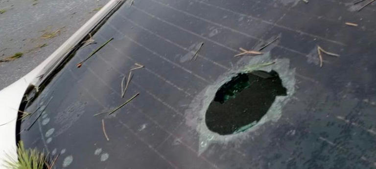 Auto con el parabrisas dañado