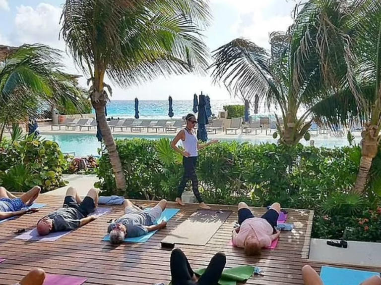 महिला ने बेच दिया फ्लैट, अब 5 स्टार रिसॉर्ट्स में रहती है Free, जानिए कैसे?