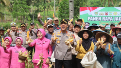 Polres Tasikmalaya Pimpin Panen Raya Jagung Serentak, Wujudkan Swasembada Pangan 2025