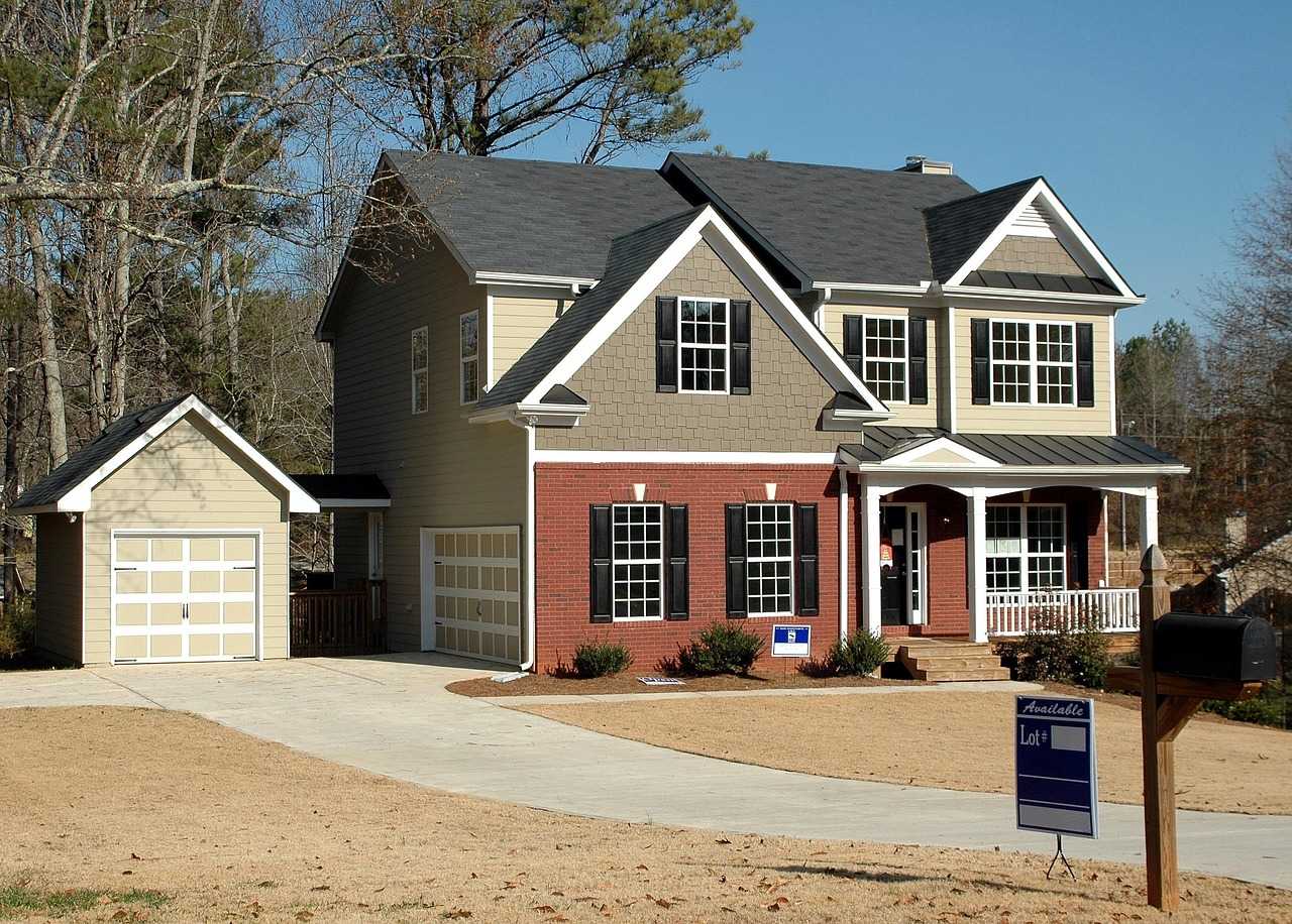 Pending home sales plummet in largest drop since COVID-19 pandemic began