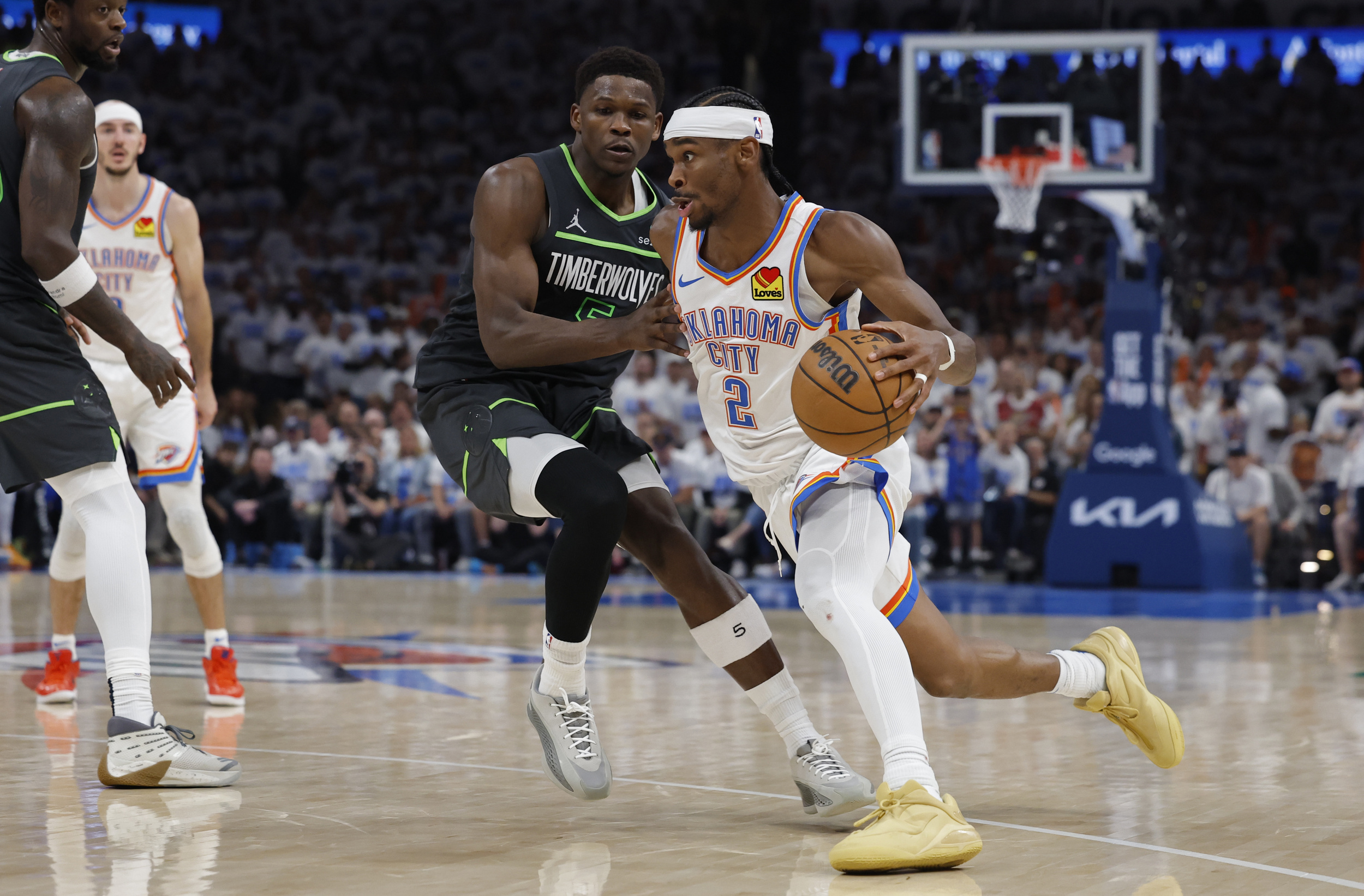 Shai GilgeousAlexander cries while thanking wife Hailey Summers in MVP(02)