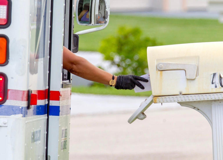 does us mail run on 4th of july