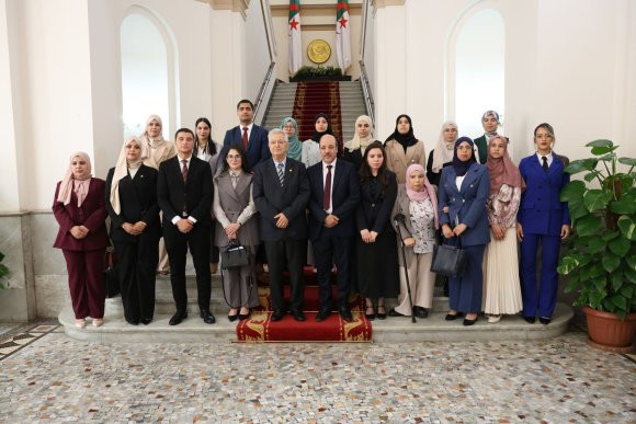 Conseil de la nation: Nasri reçoit un groupe d'élèves de l'Ecole ...