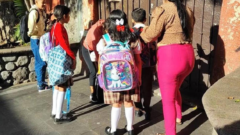 El ciclo escolar 2025-2026 tendrá más días de vacaciones para estudiantes y maestros/X 