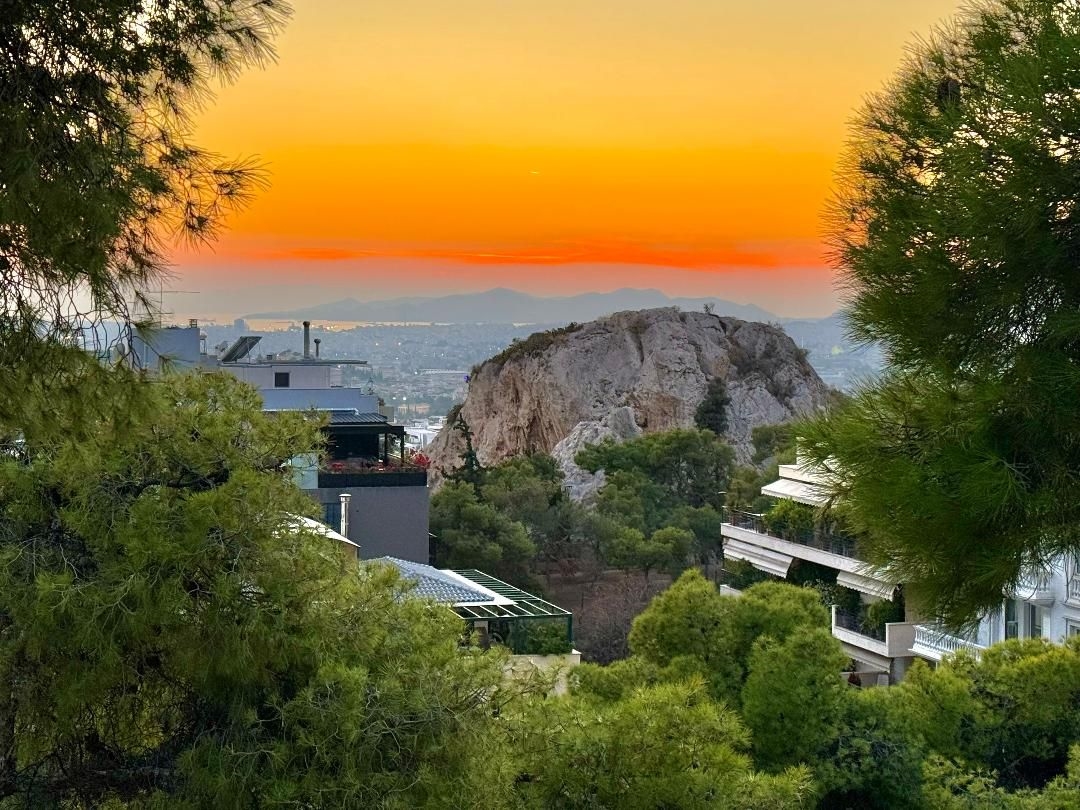 Έρευνα RE/MAX Ελλάς: Τι ακίνητα αγόρασαν οι ξένοι αγοραστές το 2025 ...