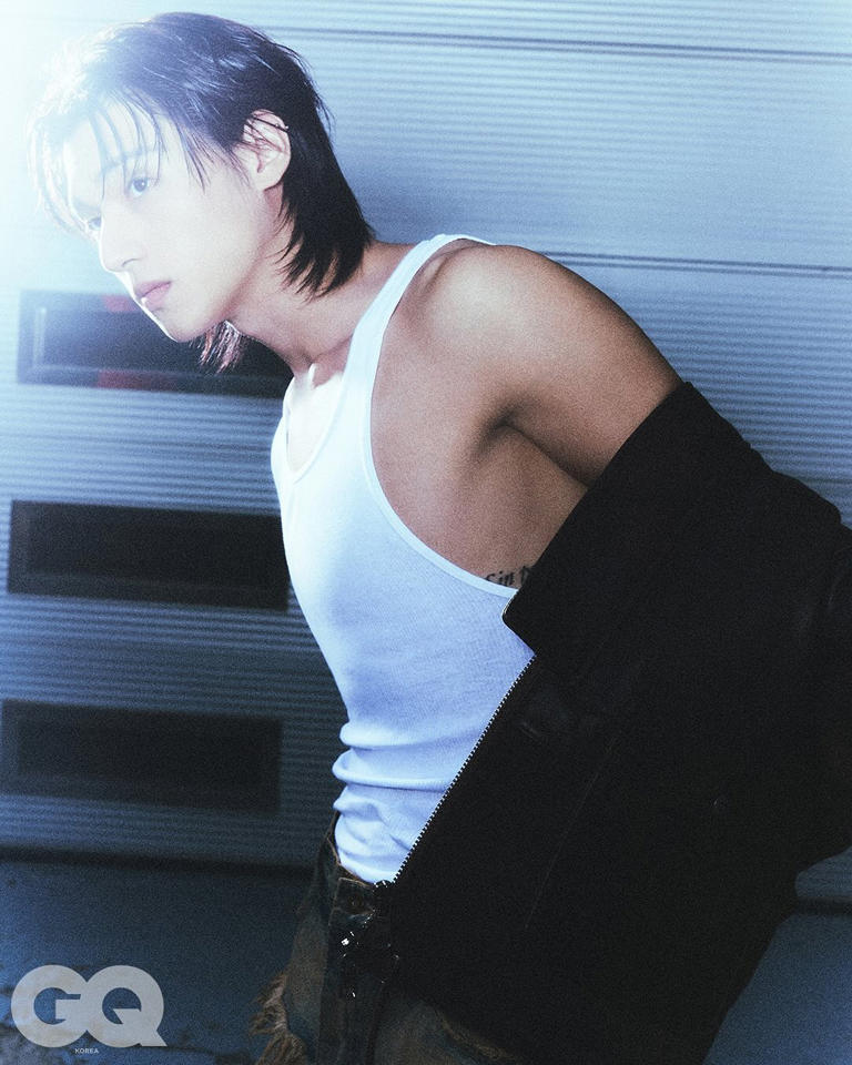 ATEEZ ウヨン フォト】ATEEZウヨン×黒猫…シックな魅力さく裂