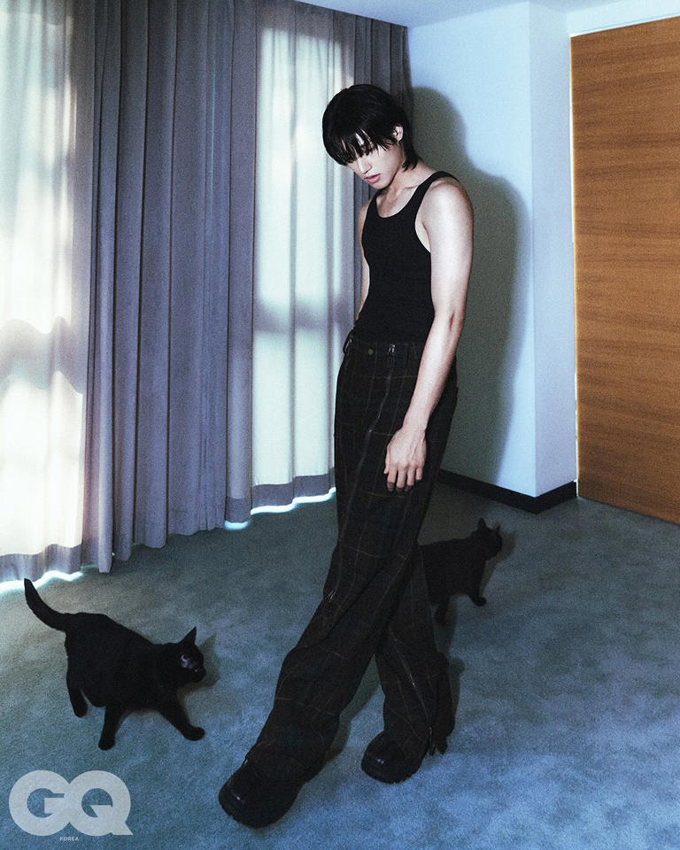 フォト】ATEEZウヨン×黒猫…シックな魅力さく裂