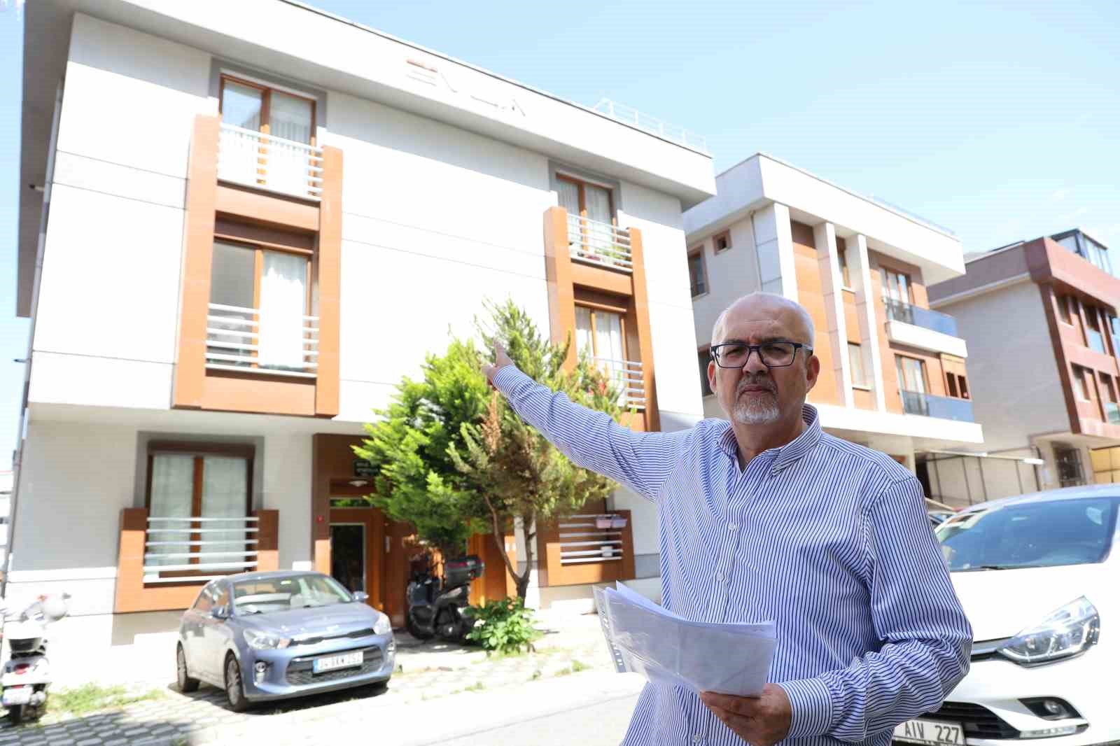 ATAŞEHİR’DE YAŞAYAN EMEKLİ İBRAHİM YÜRÜK, 24 BİN TL’LİK BORCUNUN ÖDEYEMEYİNCE 6 MİLYONLUK EVİNDEN OLDU.